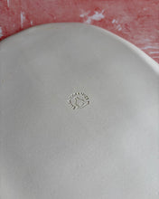 Carica l'immagine nel visualizzatore di Gallery, Ceramic plate with a visible brand logo on a pinkish surface