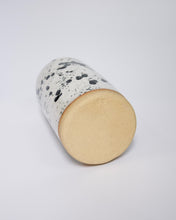 Carica l'immagine nel visualizzatore di Gallery, Elisa Ceramics Giappo Raku Flower Vase Bottom