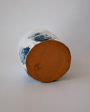 Carica l'immagine nel visualizzatore di Gallery, Elisa Ceramics Kanagawa Flower Vase Bottom