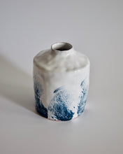 Carica l'immagine nel visualizzatore di Gallery, Elisa Ceramics Kanagawa Flower Vase Front