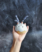 Carica l'immagine nel visualizzatore di Gallery, Elisa Ceramics Petal Vase