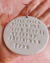 Carica l'immagine nel visualizzatore di Gallery, A hand holding a Christmas decoration on a pink background
