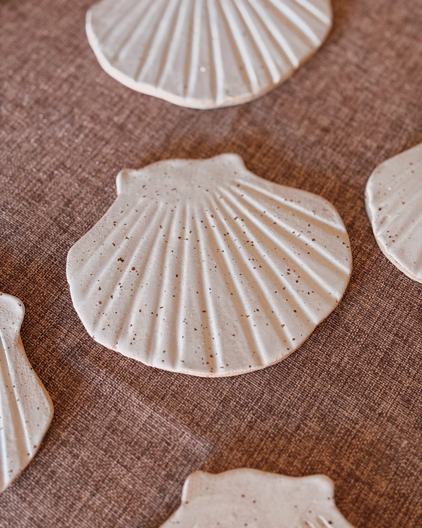 Trinket dishes with the shape of a shell