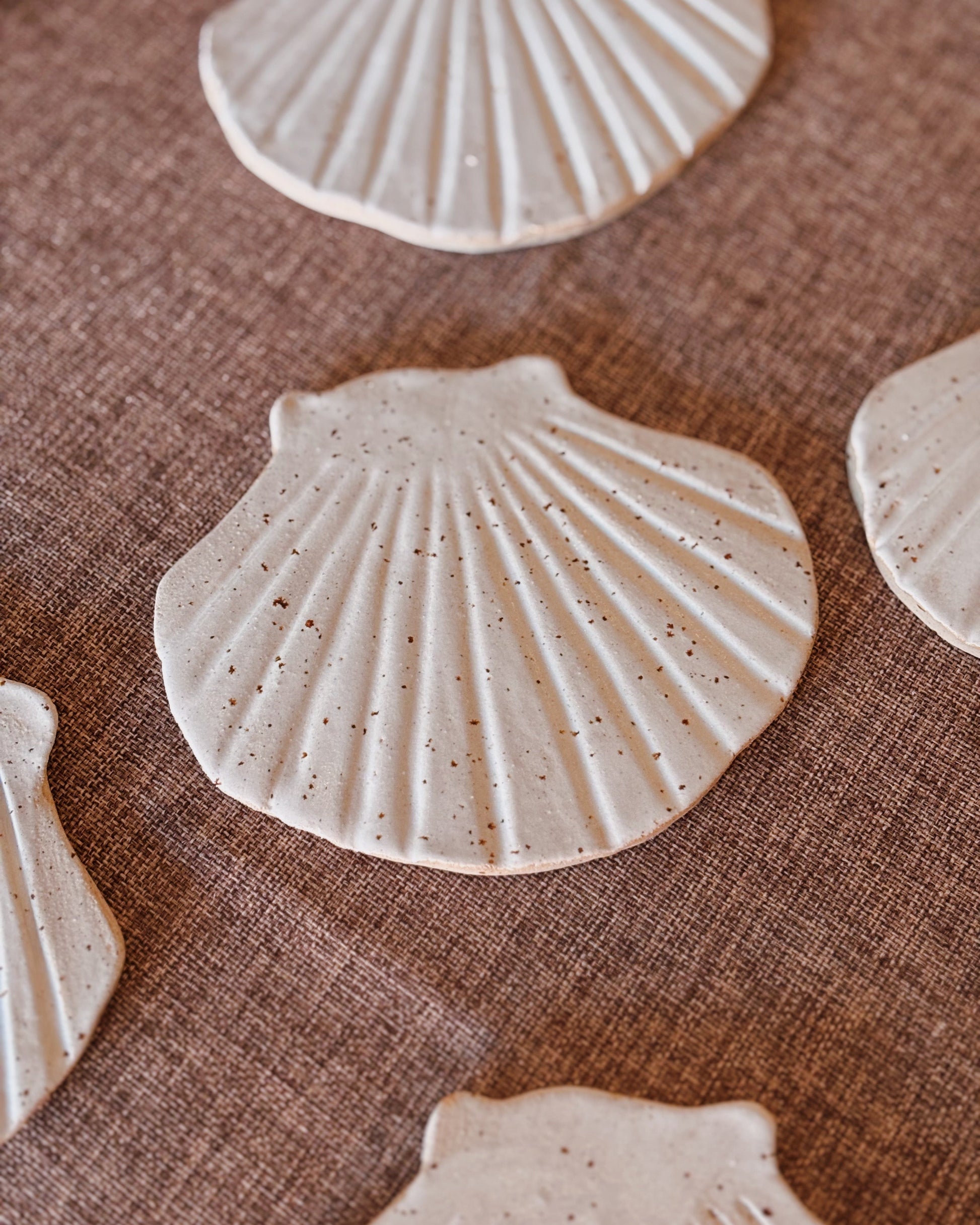 Trinket dishes with the shape of a shell