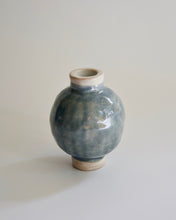 Load image into Gallery viewer, Elisa Ceramics Balu Mini Vase front
