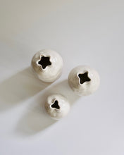 Load image into Gallery viewer, Elisa Ceramics Starfish Flower Vases Set above
