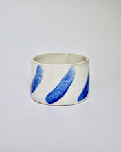 Load image into Gallery viewer, Elisa Ceramics Waves Planter front
